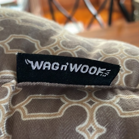 Wag & Woof gray & white insulated small medium doughnut dog bed - Picture 9 of 14